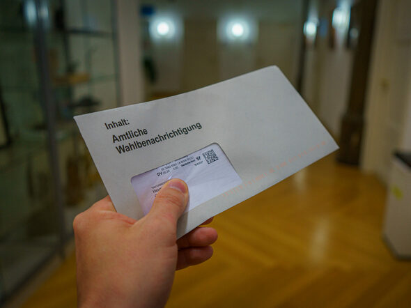 Die Wahlbenachrichtigungen werden per Brief zugestellt.